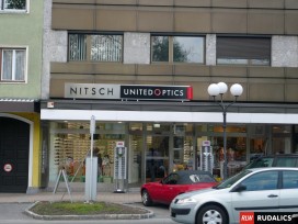 Leuchteinzelbuchstaben auf einer Nirowanne montiert