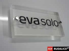 Raumbeschriftung auf Acrylglas - abstehend montiert