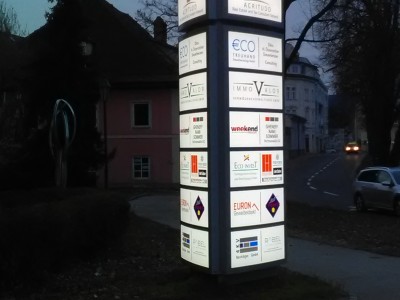 Pylone und Werbetrme