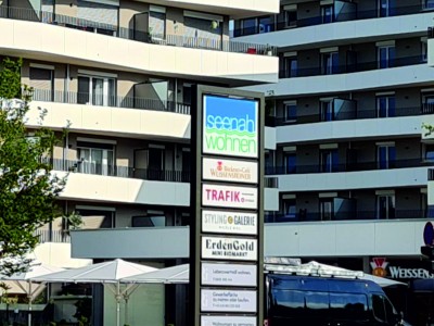 Pylone und Werbetrme